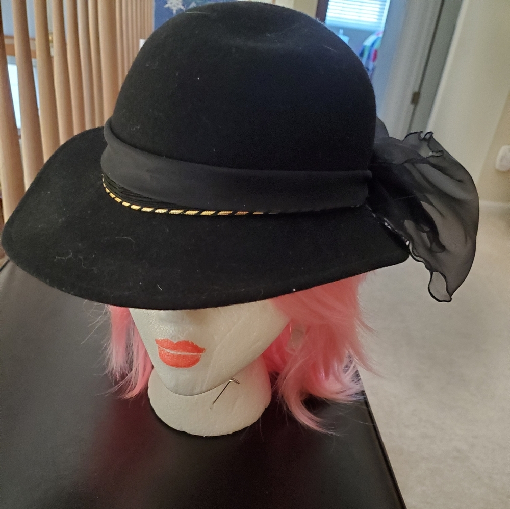 Black hat W/back Bow